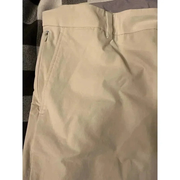 VINEYARD VINES ON THE GO SHORTS size 40 - Picture 2 of 4